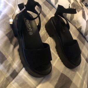 Worn once only! Black sandals with platform!